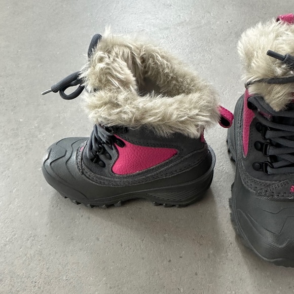 THE NORTH FACE TODDLER SNOW BOOTS - SIZE 12 - Picture 1 of 3